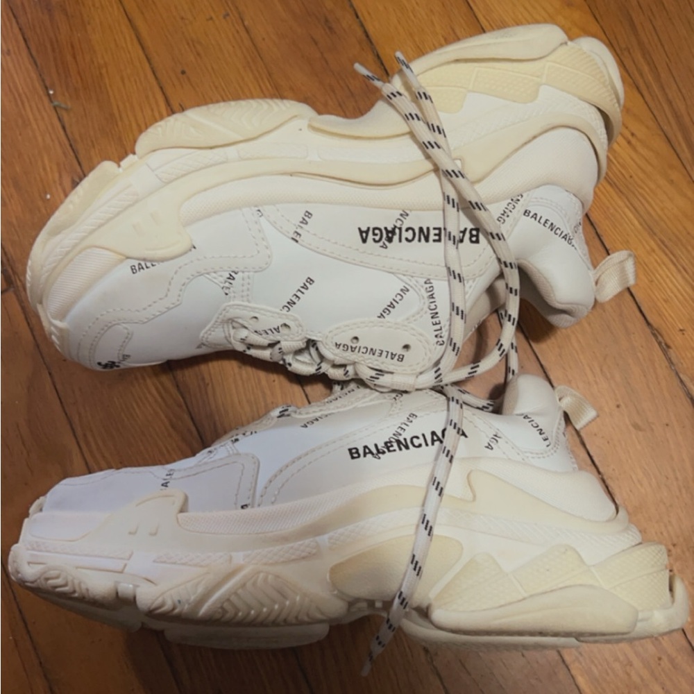 Selling balenciaga size 36
